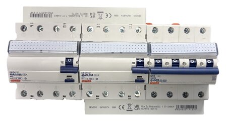 Gewiss GW96074 Kamrail 3 Fase - 8 module - vork